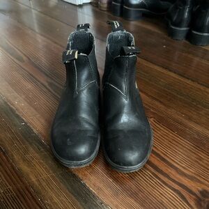 Black leather Blundstone boots 6.5